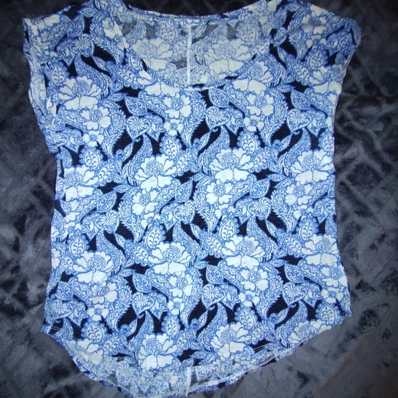 LOFT Tops - LOFT Blue and White Floral Short Sleeve Top